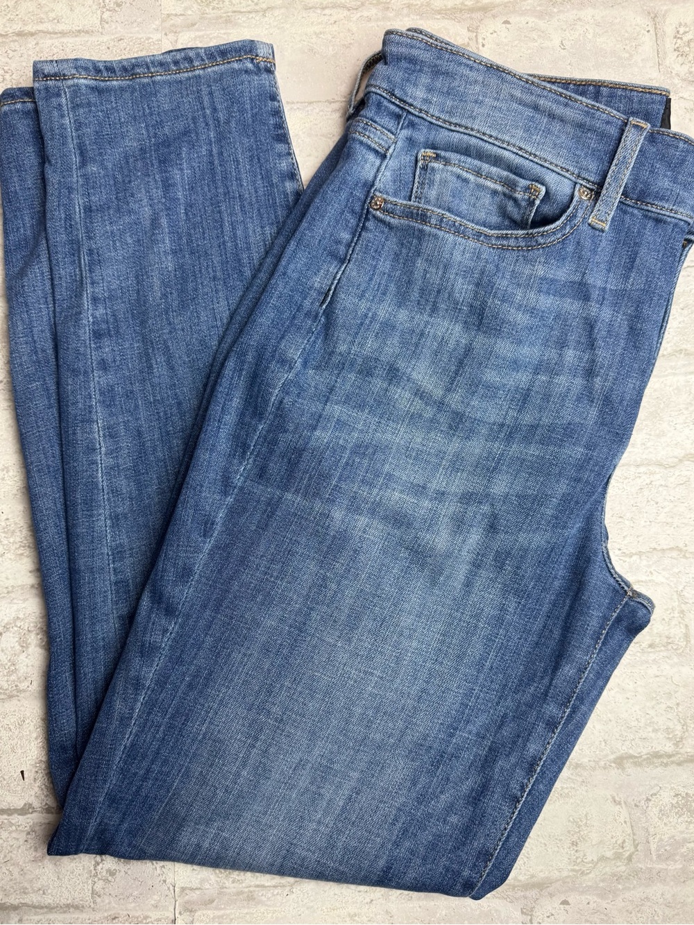 White House Black Market Women's 6 Mid-Rise Girlfriend Everyday Soft Blue Jeans😍